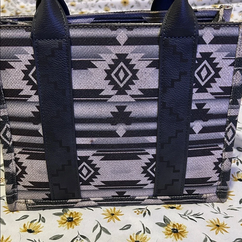 Wrangler Geometric Small Black and Gray Tote - Picture 5 of 9